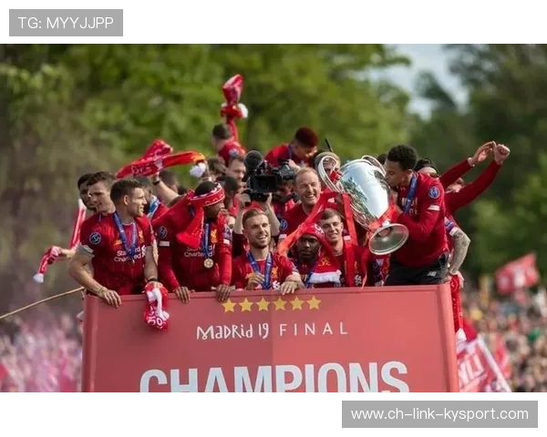 利物浦红军再战欧冠，豪取出线胜利，利物浦的红色