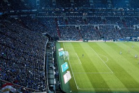 克洛普不断探索创新战术，带领利物浦再攀高峰