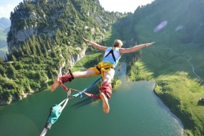 篮球青训课程引入自我评估工具强化主动学习，篮球青训训练计划