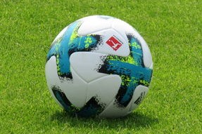 战术革新：现代足球中的“空间控制”战略