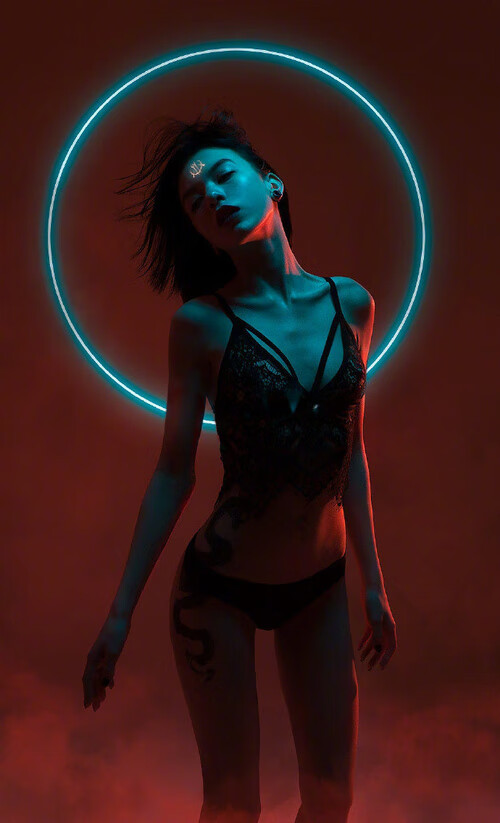 勒沃库森双边突破牵扯对手防线，勒沃库森二队