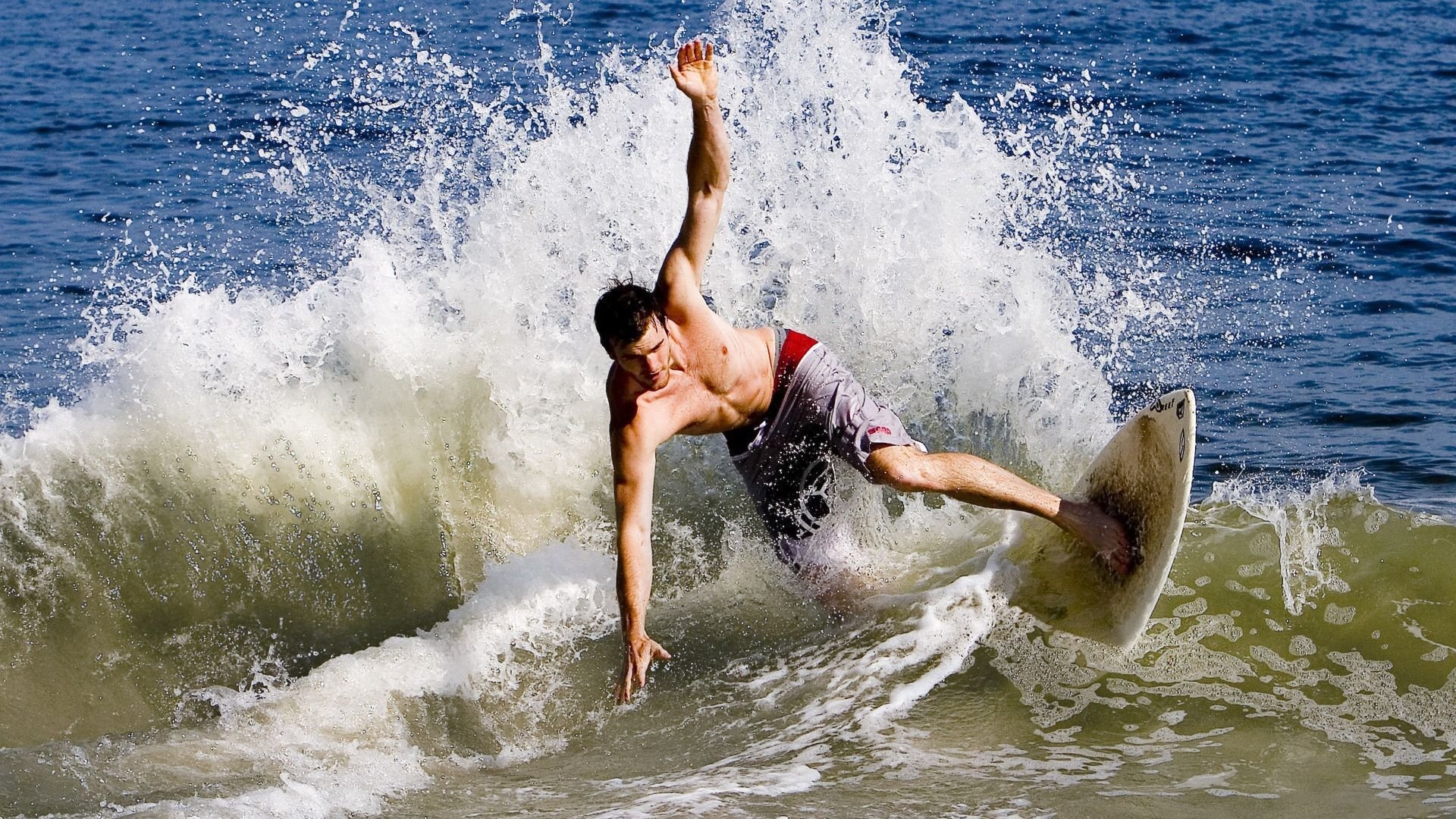 南特保持边中连线打出有效配合